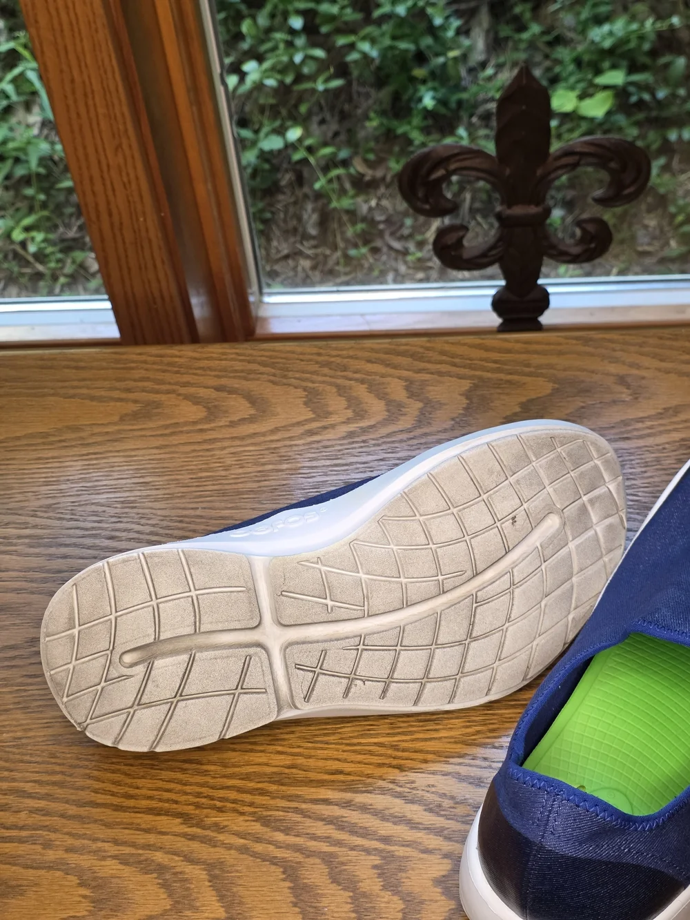 OOFOS Oomg Slip-On Loafers in Navy Sz 12